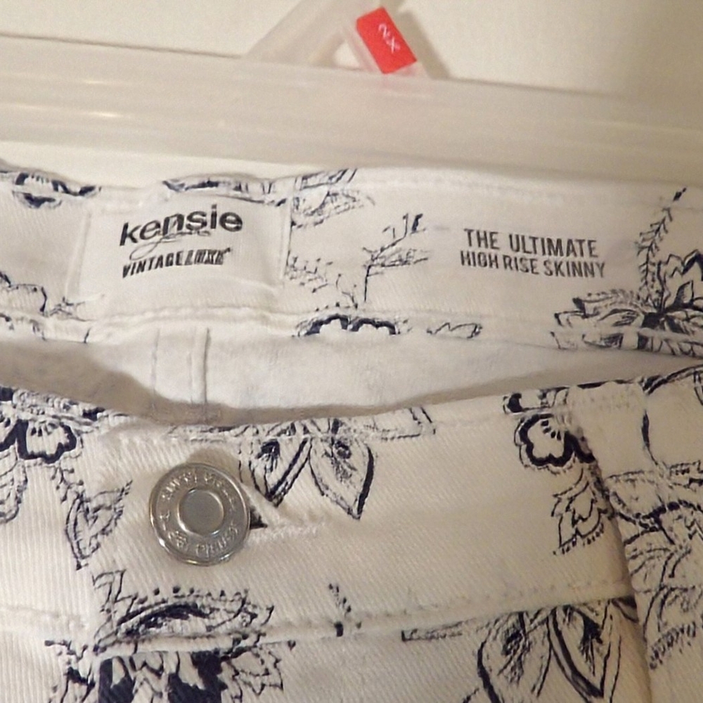 KENSIE The Ultimate High-Rise White & Navy Blue Floral Print Skinny Jeans - Picture 7 of 8